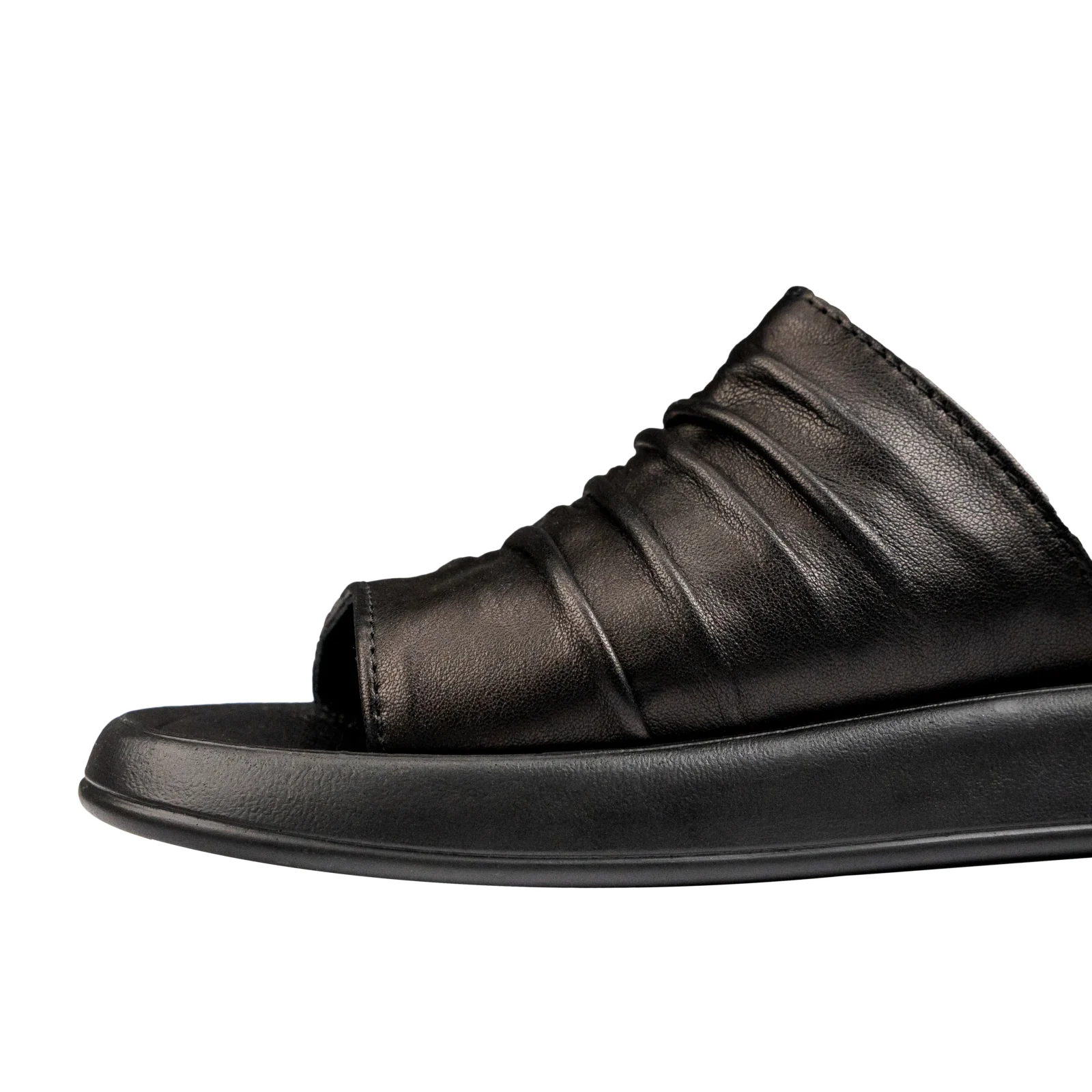 Крупний план натуральної чорної шкіри з драпіровкою – модель Жанна