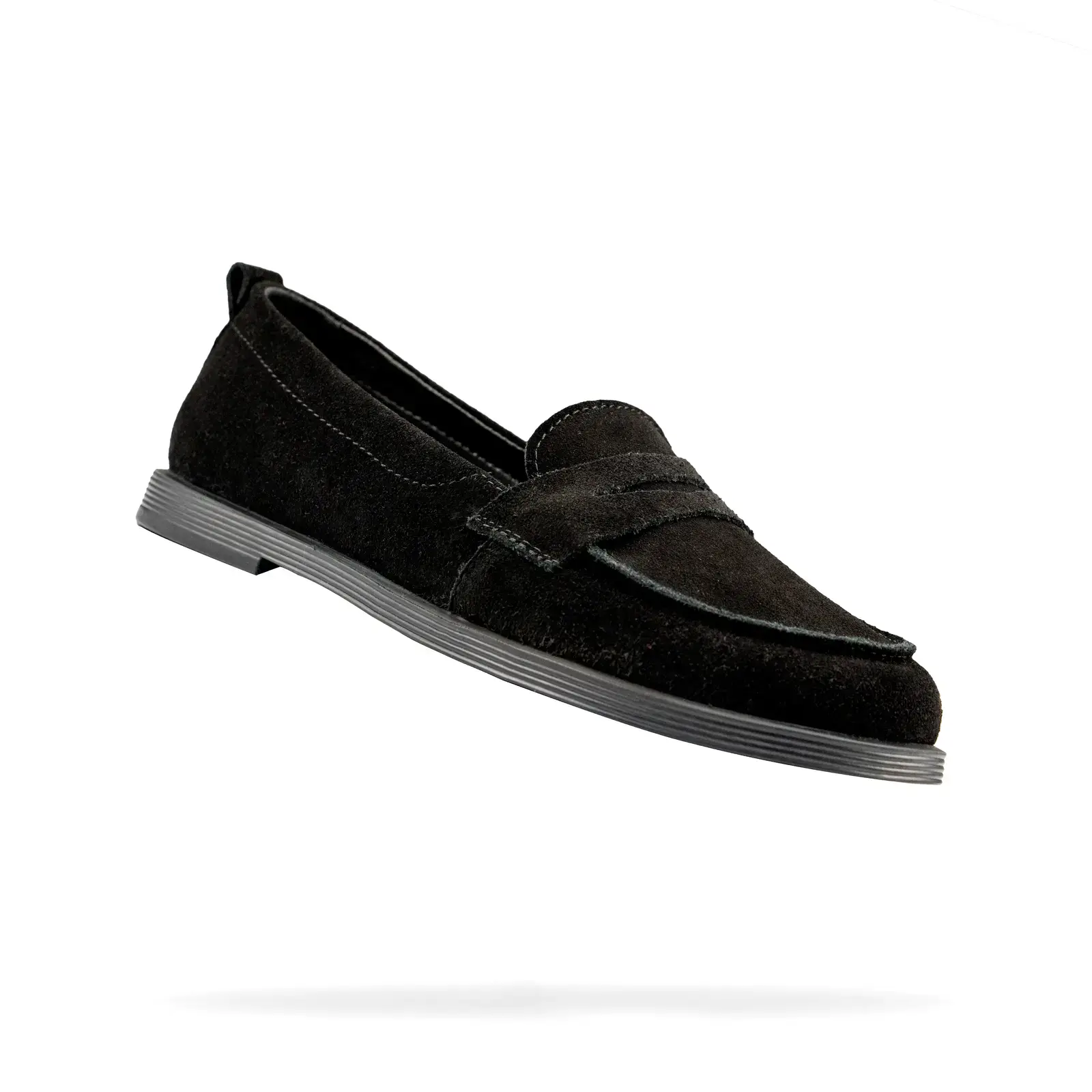 Зручні чорні замшеві лофери Shtayer Мілена на кожен день та для офісу, фото під кутом