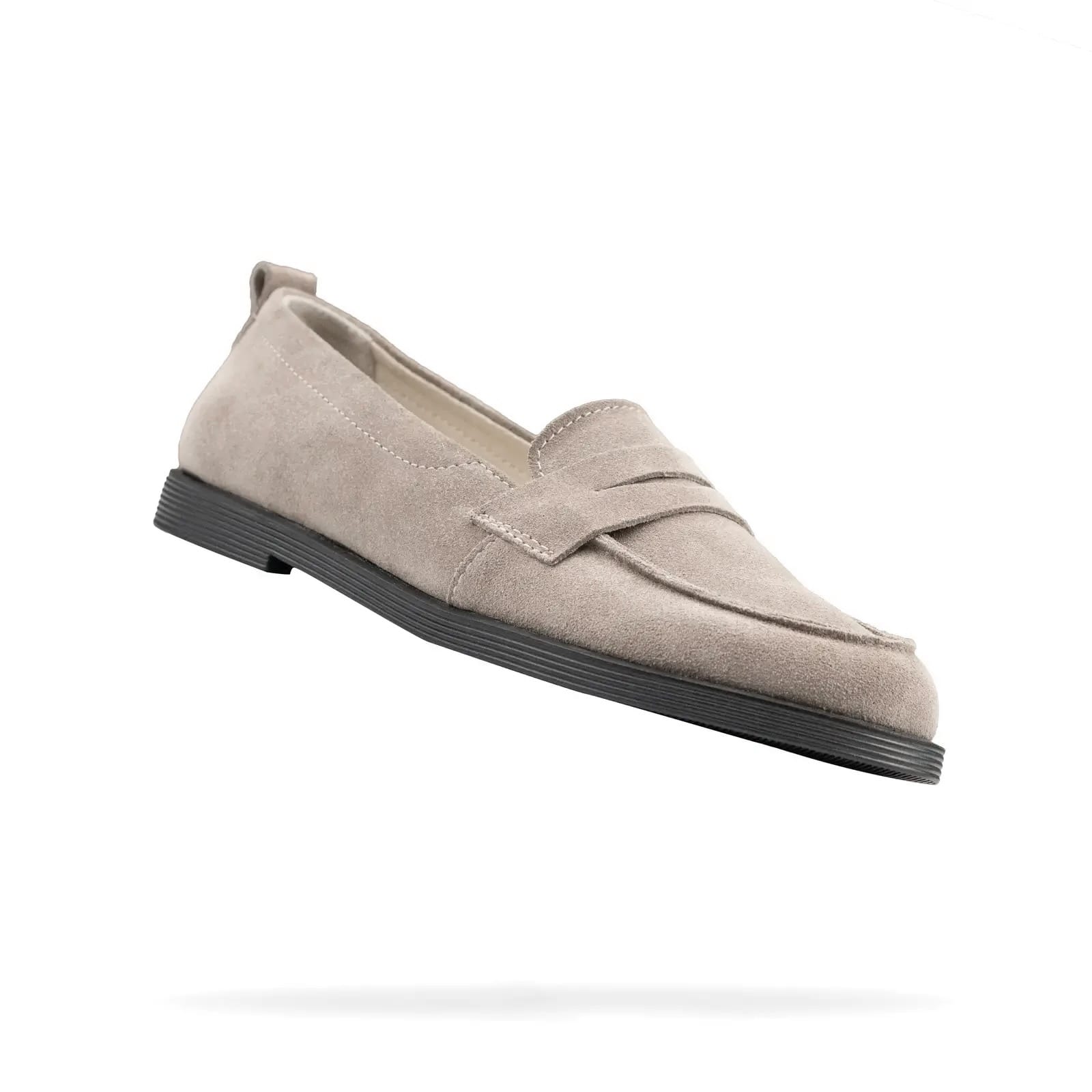 Легкі кольору лате лофери Shtayer Мілена, що пасують до світлих джинсів та брюк, фото під кутом