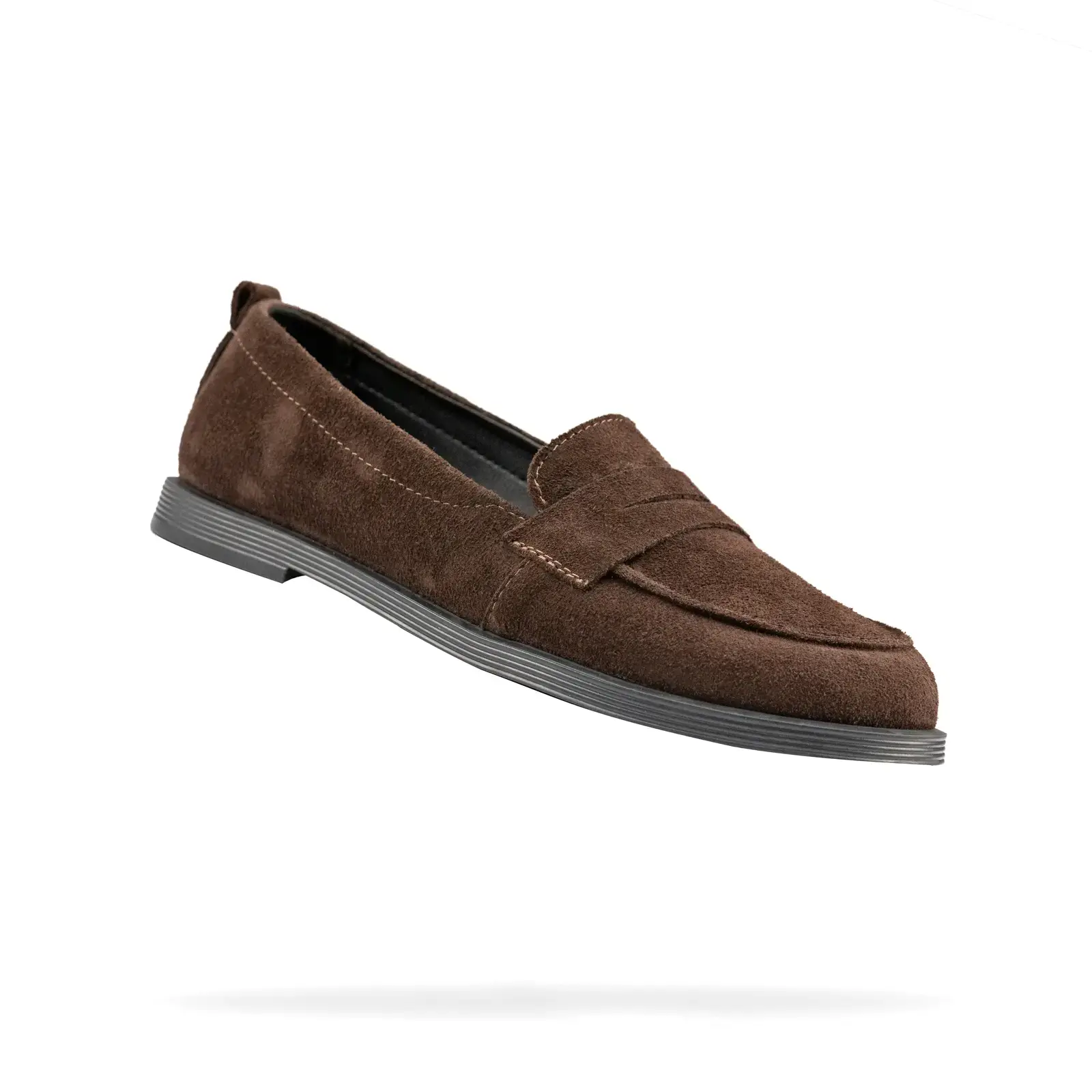 Осінні замшеві лофери Shtayer Мілена, що пасують до брюк та пальт, фото під кутом