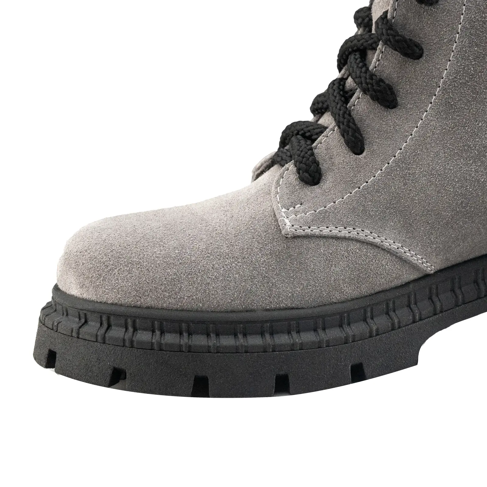 Крупний план текстури сірої замші та чорної шнурівки на черевиках Shtayer Бета