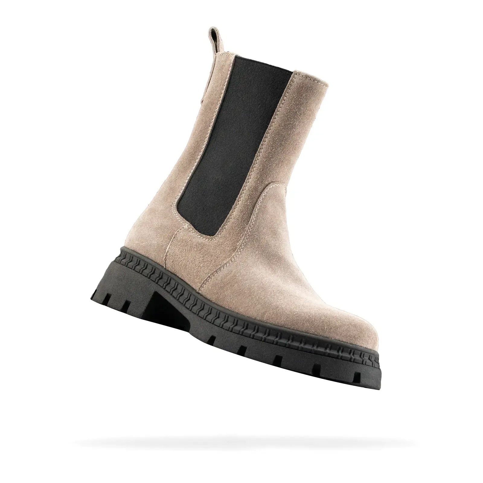 cherevyky-chelsi-zamsha-latte-pid-kutom Стильні замшеві черевики-челсі Shtayer Челсі кольору лате — трендова пара для осені, фото під кутом