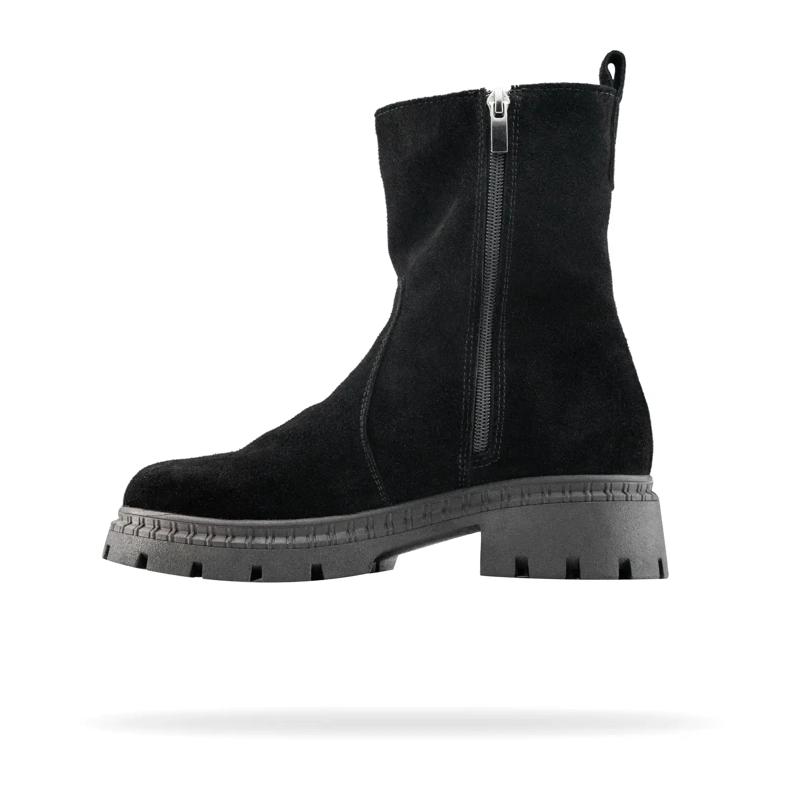 Модні чорні челсі на грубій підошві Shtayer Челсі від українського бренду, вид зліва