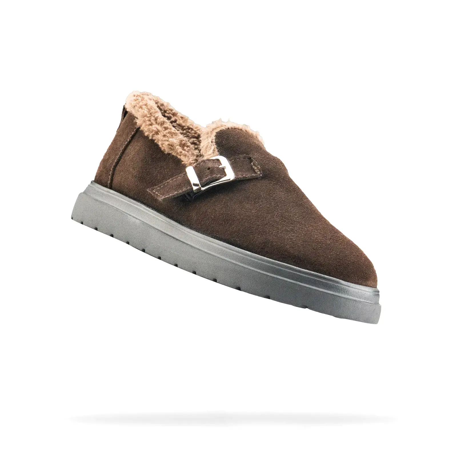 Теплі замшеві лофери Shtayer Санса кольору шоколад — ідеальне взуття для сухої осені, фото під кутом