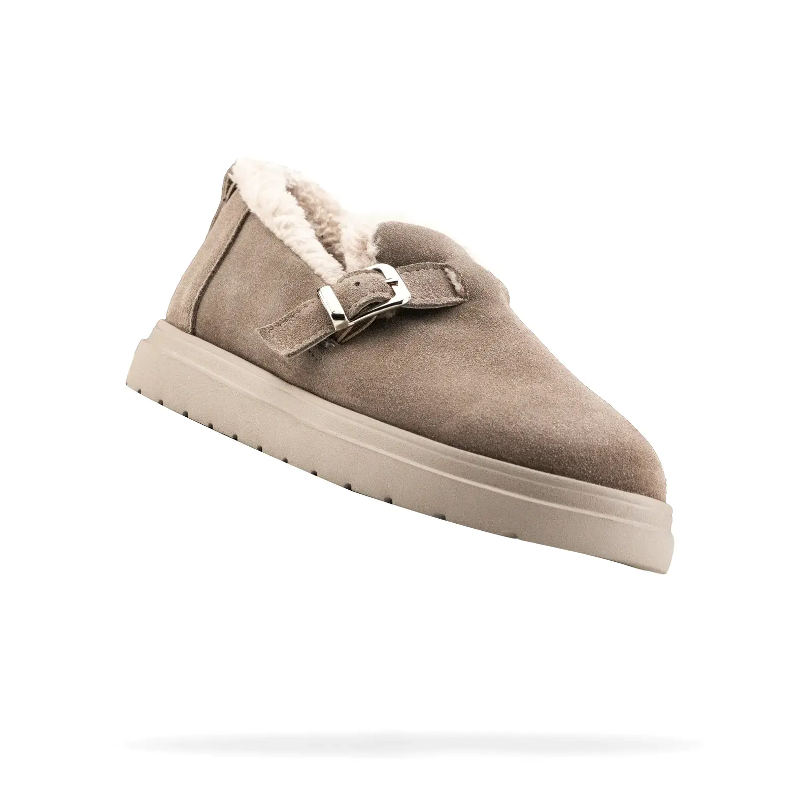 Теплі замшеві лофери Shtayer Санса кольору лате — ідеальне взуття для сухої осені, фото під кутом