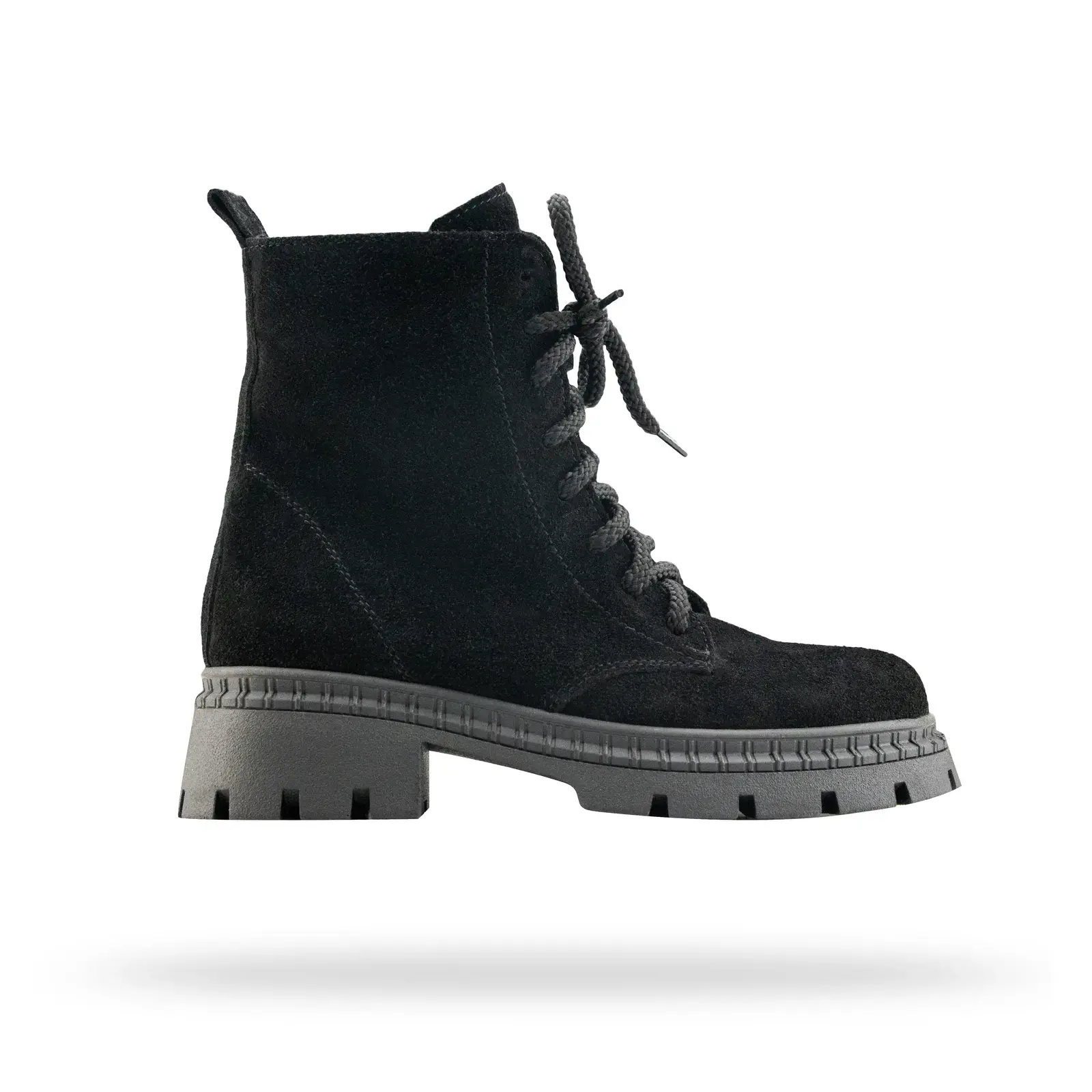 Жіночі замшеві черевики на тракторній підошві Shtayer Бета в чорному кольорі, вид справа