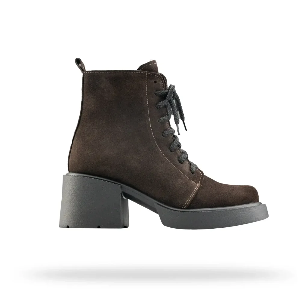 Жіночі замшеві черевики на підборах та платформі Shtayer Лола в шоколадному кольорі, вид справа