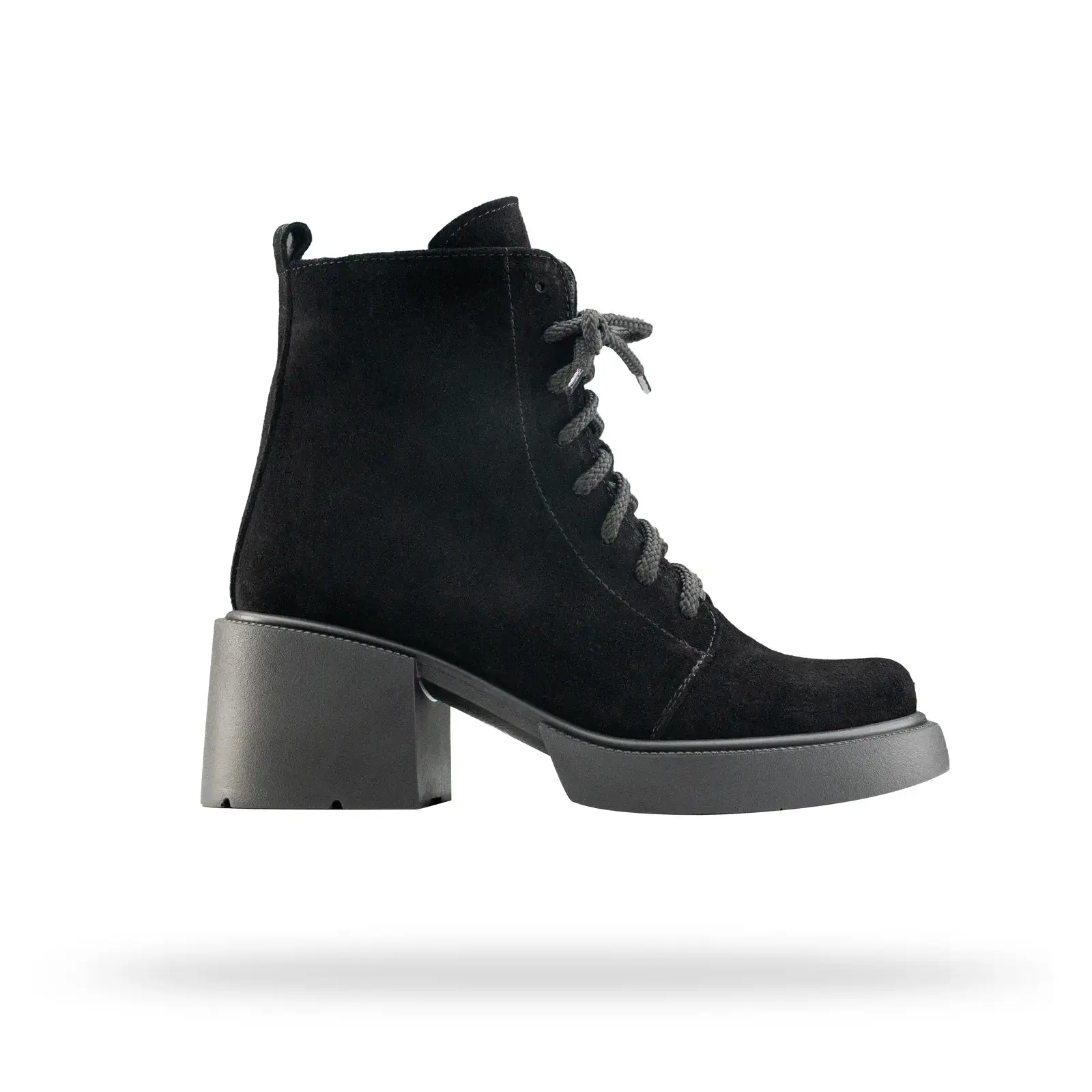 Жіночі замшеві черевики на підборах та платформі Shtayer Лола в чорному кольорі, вид справа