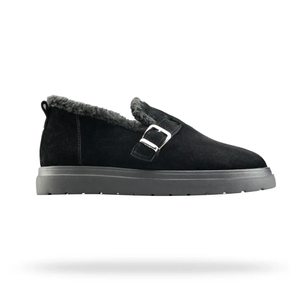 Жіночі замшеві утеплені лофери з пряжкою Shtayer Санса в чорному кольорі, вид справа